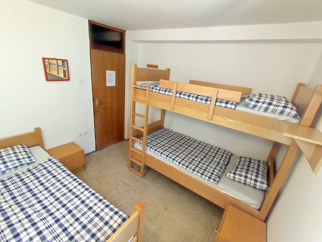Aljažev Dom 26 Planinsko društvo Dovje - Mojstrana Planinsko društvo Dovje - Mojstrana 23