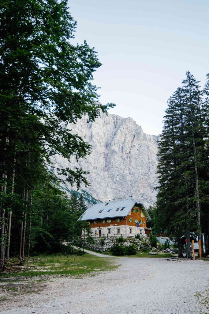 Aljažev Dom 13 Planinsko društvo Dovje - Mojstrana Planinsko društvo Dovje - Mojstrana 10