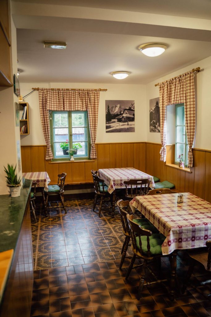 Aljažev Dom 15 Planinsko društvo Dovje - Mojstrana Planinsko društvo Dovje - Mojstrana 12