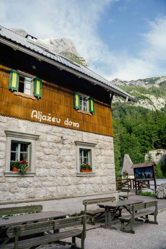Aljažev Dom 12 Planinsko društvo Dovje - Mojstrana Planinsko društvo Dovje - Mojstrana 9