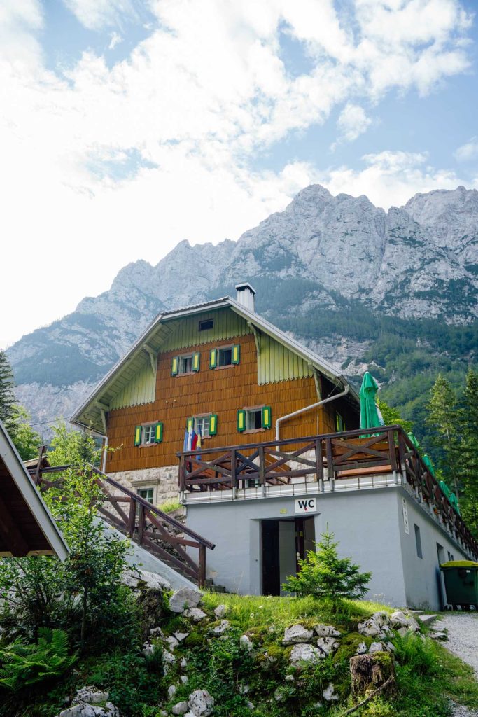 Aljažev Dom 9 Planinsko društvo Dovje - Mojstrana Planinsko društvo Dovje - Mojstrana 6