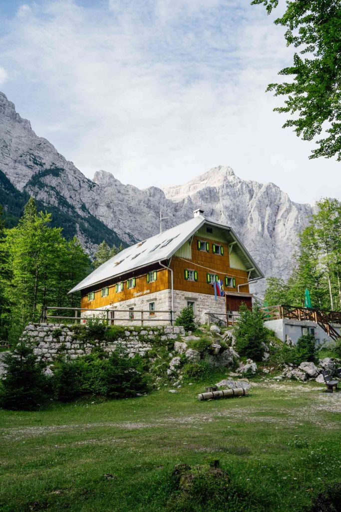 Aljažev Dom 8 Planinsko društvo Dovje - Mojstrana Planinsko društvo Dovje - Mojstrana 5